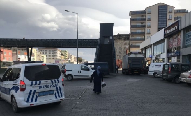 Bursa'da geri manevra yapan kamyonun altında kalan kadın öldü