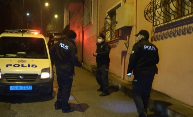 Bursa'da hırsızlık şüphelileri saklandıkları evde yakalandı