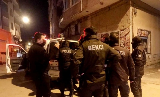 Bursa'da kısıtlamaya uymayan ve bekçilere saldıran kişi gözaltına alındı