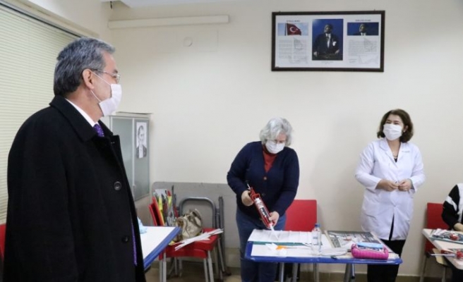 Edirne'de halk eğitim kursları salgın tedbirleriyle yeniden açıldı