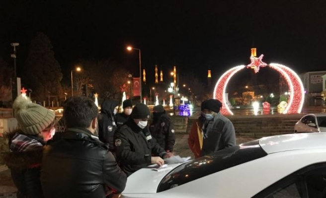 Edirne'de kısıtlamayı ihlal eden yabancı uyruklu 4 kişiye para cezası