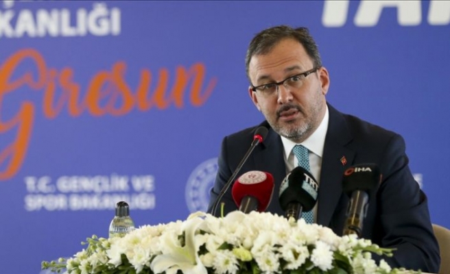 Gençlik ve Spor Bakanı Kasapoğlu'ndan statların zeminine ilişkin uyarı