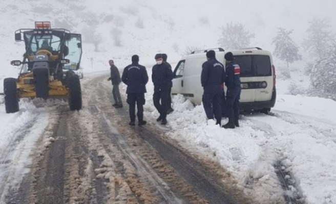 Yalova'da kamp yaparken kar nedeniyle mahsur kalan 20 kişi kurtarıldı