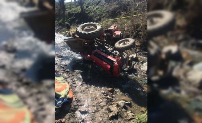 Balıkesir'de devrilen traktörün altında kalan sürücü hayatını kaybetti