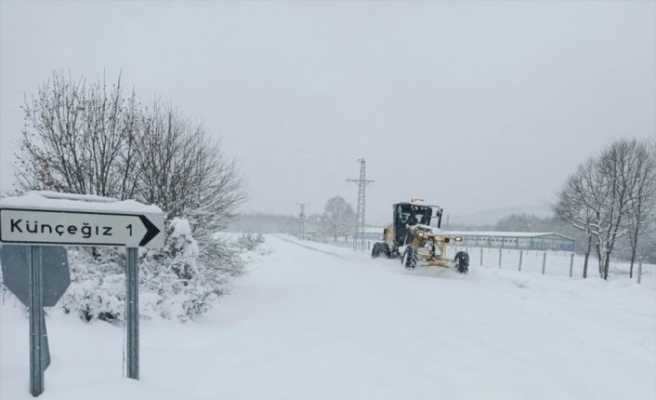 Bilecik'te yoğun kar nedeniyle 32 köy yolu ulaşıma kapandı