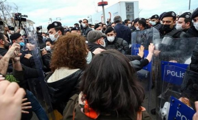 Boğaziçi Üniversitesi'ndeki gösterilerle ilgili tutuklanmaları istemiyle hakimliğe sevk edilen 30 kişi salıverildi