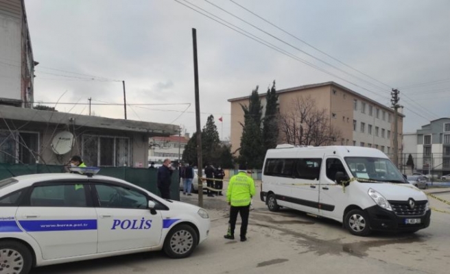 Bursa'da bir kişinin tabancayla vurulma anı güvenlik kamerasına yansıdı