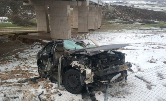 Bursa'da otomobil şarampole devrildi: 1 ölü, 1 yaralı