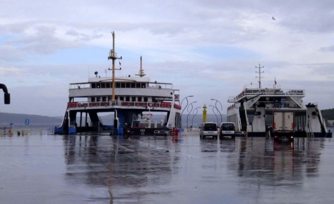 Çanakkale-Kilitbahir feribot seferleri kuvvetli lodos nedeniyle iptal edildi
