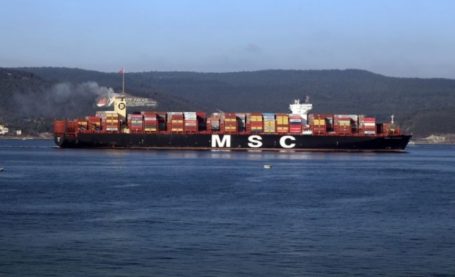 Dev konteyner gemisi “MSC Viviana“ Çanakkale Boğazı'ndan geçti