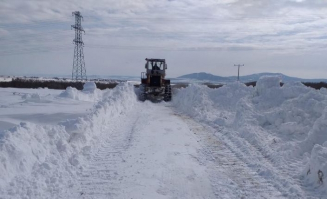 Edirne'de kardan kapanan 156 köy yolu ulaşıma açıldı