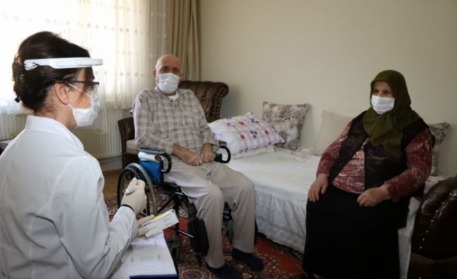 Kocaeli'de 70 yaşındaki kişi iki aylık zorlu tedavinin ardından Kovid-19'u yendi