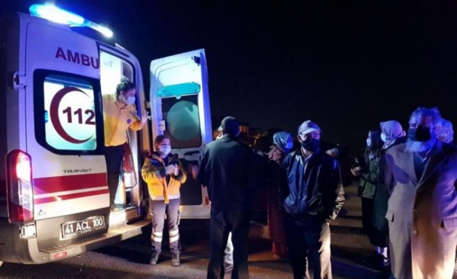Kocaeli'de refüje çarpan otobüs viyadükte asılı kaldı: 6 yaralı