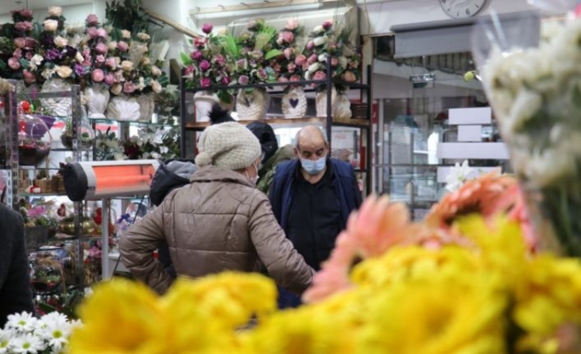 Sakarya'da çiçekçilerin 14 Şubat Sevgililer Günü mesaisi
