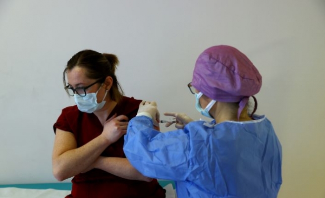 Trakya'da sağlık çalışanlarına CoronaVac aşısının ikinci dozu yapılmaya başlandı