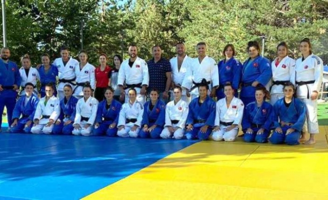 Türkiye Judo Federasyonu Başkanı Sezer Huysuz'dan milli takım kampına ziyaret