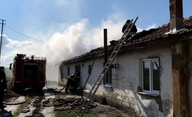 Edirne'de bacadan sıçrayan alevler çiftlik evinde yangına neden oldu