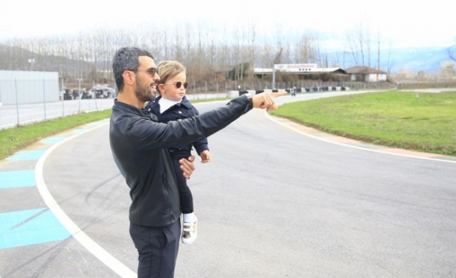 Kenan Sofuoğlu, 2 yaşında motosiklet kullanan oğlu Zayn'ın Formula 1 yarışçısı olmasını istiyor: