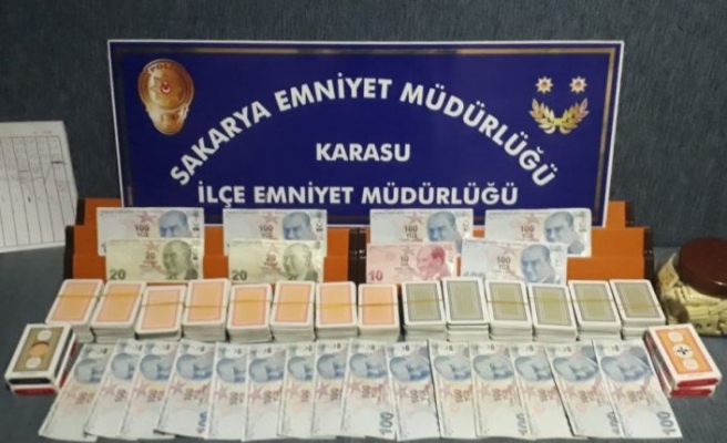 Sakarya'da evde kumar oynayan 16 kişiye para cezası verildi