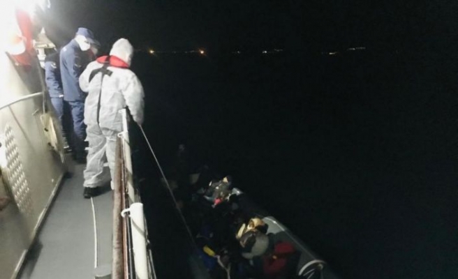 Ayvalık açıklarında mahsur kalan 24 sığınmacı kurtarıldı