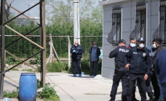 Bursa'da bir kişi tartıştığı komşusunu silahla yaraladıktan sonra kendisini vurdu