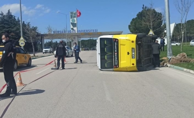 Bursa'da minibüsün devrilmesi sonucu 5 kişi yaralandı