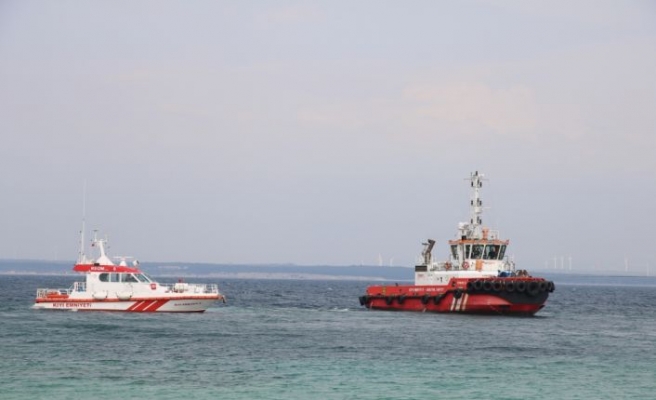 Çanakkale'de karaya oturan gemi kurtarıldı