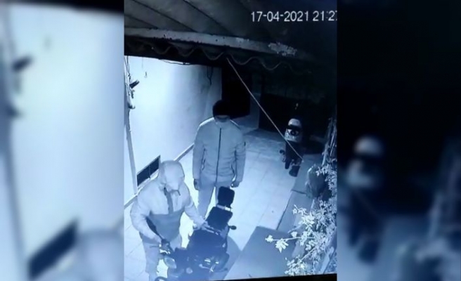 Çanakkale'de kısıtlama saatindeki motosiklet hırsızlığı güvenlik kamerasınca görüntülendi
