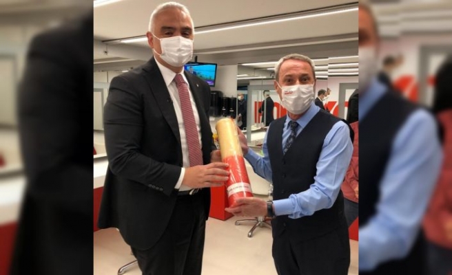 Ciğerciler Derneği, Turizm Bakanı Ersoy'u “kırmızı dipli mumla“ Kırkpınar'a davet etti