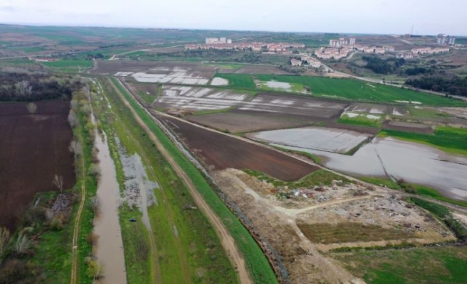 Edirne'de sağanağın ardından debisi yükselen Tunca Nehri için “sarı alarm“ verildi