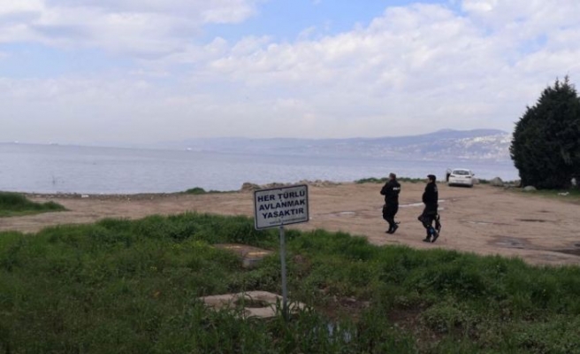 Kocaeli'de kaçak kum midyesi avcılığı yapan 4 kişiye para cezası