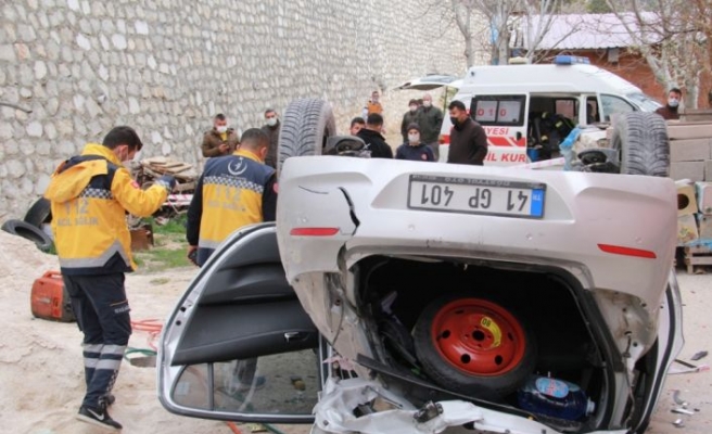 Otomobilin istinat duvarından düşmesi sonucu yaşamını yitiren hemşirenin cenazesi, Kocaeli'de defnedildi