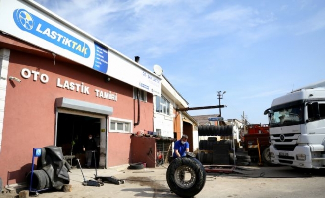 Trakya'da kısıtlamadan muaf tutulan lastik tamircileri mesailerini sürdürüyor