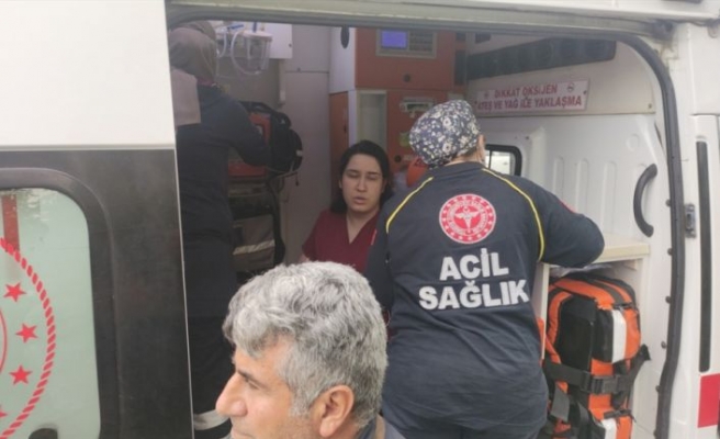 Bursa'da ambulansla otomobilin karıştığı kazada 4 kişi yaralandı
