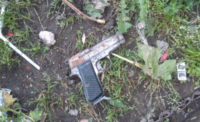 Bursa'da boş arsada bulunan tabancanın ateş alması sonucu bir çocuk yaralandı