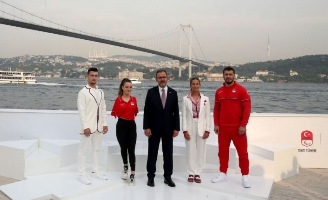 “Tokyo 2020 Team Türkiye Koleksiyonu“nun tanıtımı, Bakan Kasapoğlu'nun katılımıyla yapıldı