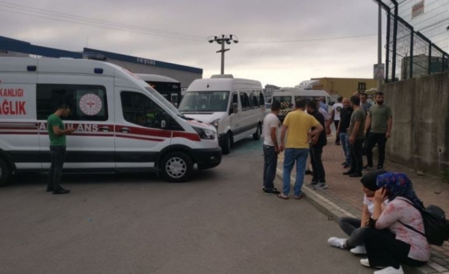 Kocaeli'de işçileri taşıyan servis minibüsüne silahlı saldırı: 4 yaralı