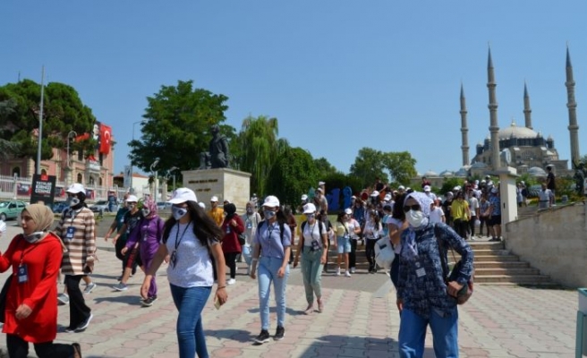 Anadolu'dan gelen gençler eski payitaht Edirne'yi gezdi