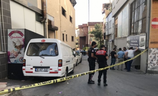 Bursa'da aynı mahalledeki iki ayrı silahlı kavgada 2 kişi öldü