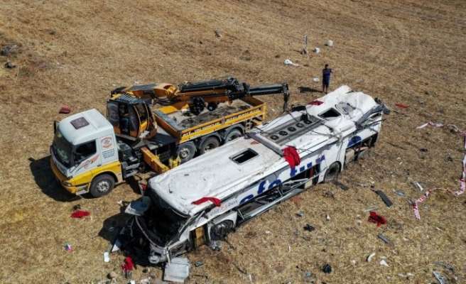 CHP Genel Başkan Yardımcısı Akın, Balıkesir'deki yolcu otobüsü kazasında yaralananları ziyaret etti: