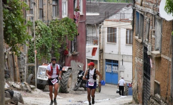 “İznik Ultra Maratonu“ 15 ülkeden yaklaşık bin sporcunun katılımıyla yapıldı