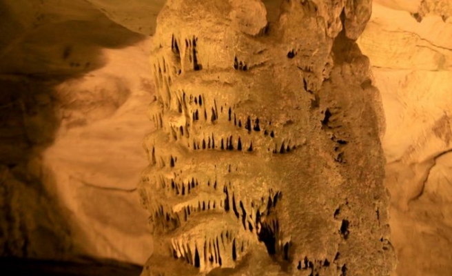 Kırklareli'ndeki Dupnisa Mağarası ilgi görüyor