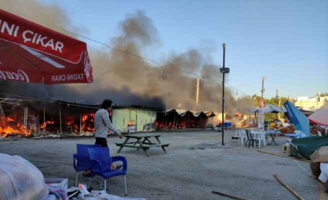 Edirne'de pazar yerinde çıkan yangında 9 baraka kullanılamaz hale geldi