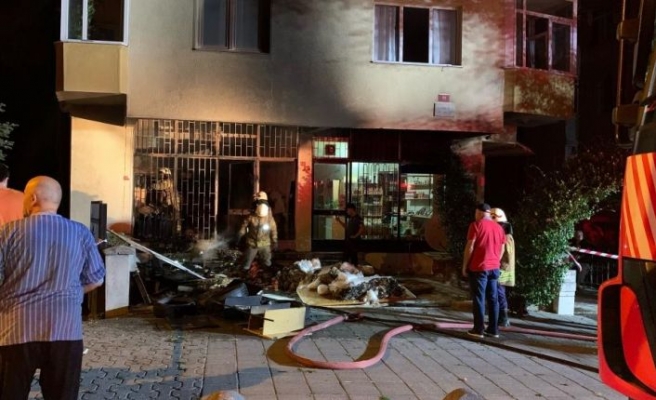 İstanbul'da bir iş yerinde çıkan yangın hasara neden oldu