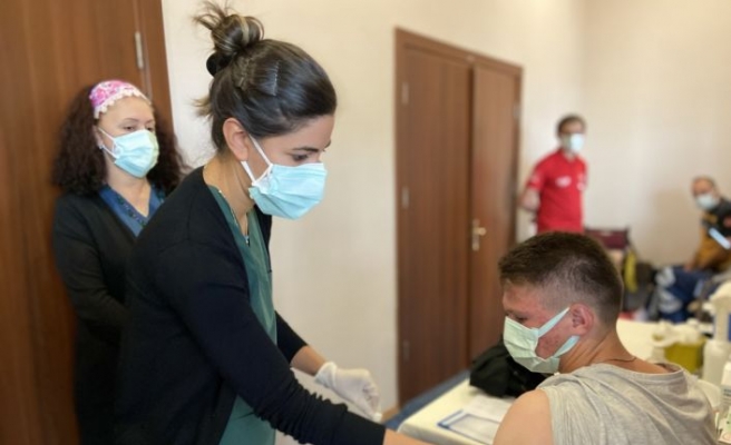 Trakya Üniversitesine kayıt yaptıran öğrenciler aşı olma imkanı da buluyor