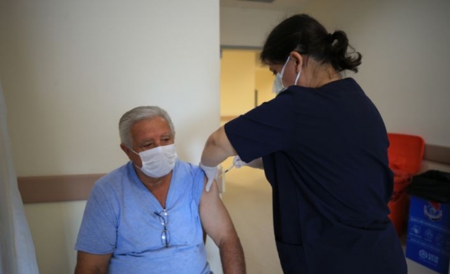 Trakya'da Sağlık Bakanı Koca'nın “hatırlatma dozu çağrısı“ ile aşı merkezlerinde yoğunluk yaşanıyor