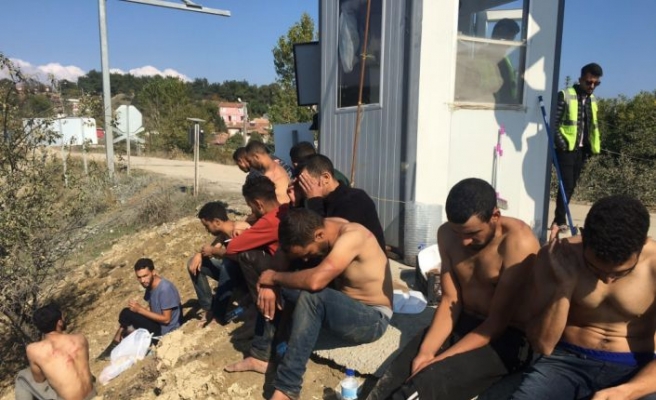 Yunan askerlerince darbedildikleri öne sürülen düzensiz göçmenler Edirne'de tedavi edildi