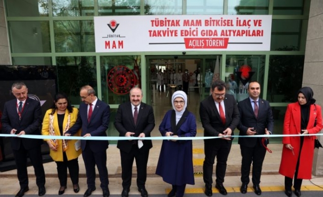 Cumhurbaşkanı Erdoğan'ın eşi Emine Erdoğan TÜBİTAK Marmara Araştırma Merkezini ziyaret etti