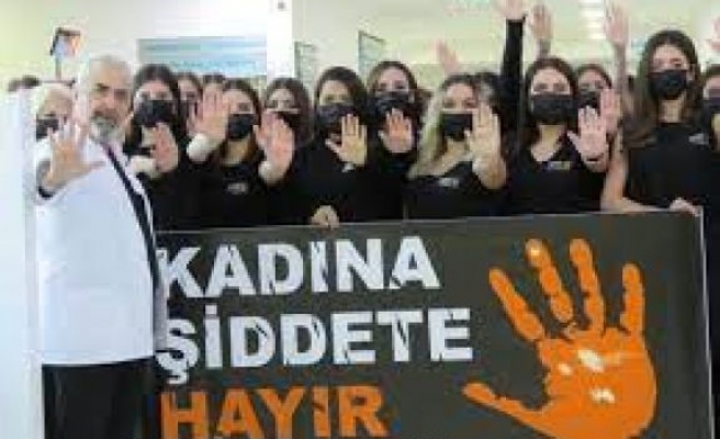 Kırklareli'nde sağlık çalışanları siyah kıyafetle kadına şiddeti protesto etti