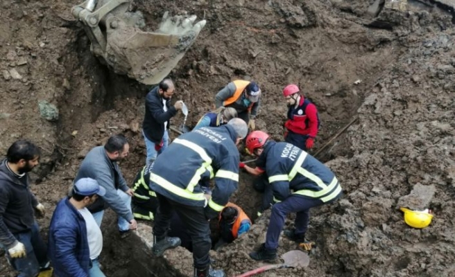 Kocaeli'de altyapı çalışmasında toprak altında kalan işçiyi itfaiye kurtardı
